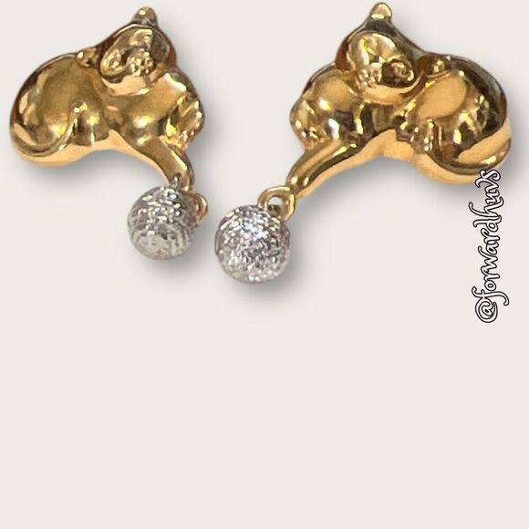 Gold Tone Cats Playing with Silver Tone Ball of Yarn Stud Earrings - Picture 3 of 7